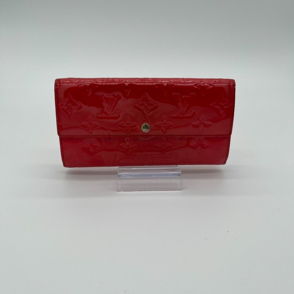 Louis Vuitton Womens Red Vernis Sarah Continental Wallet